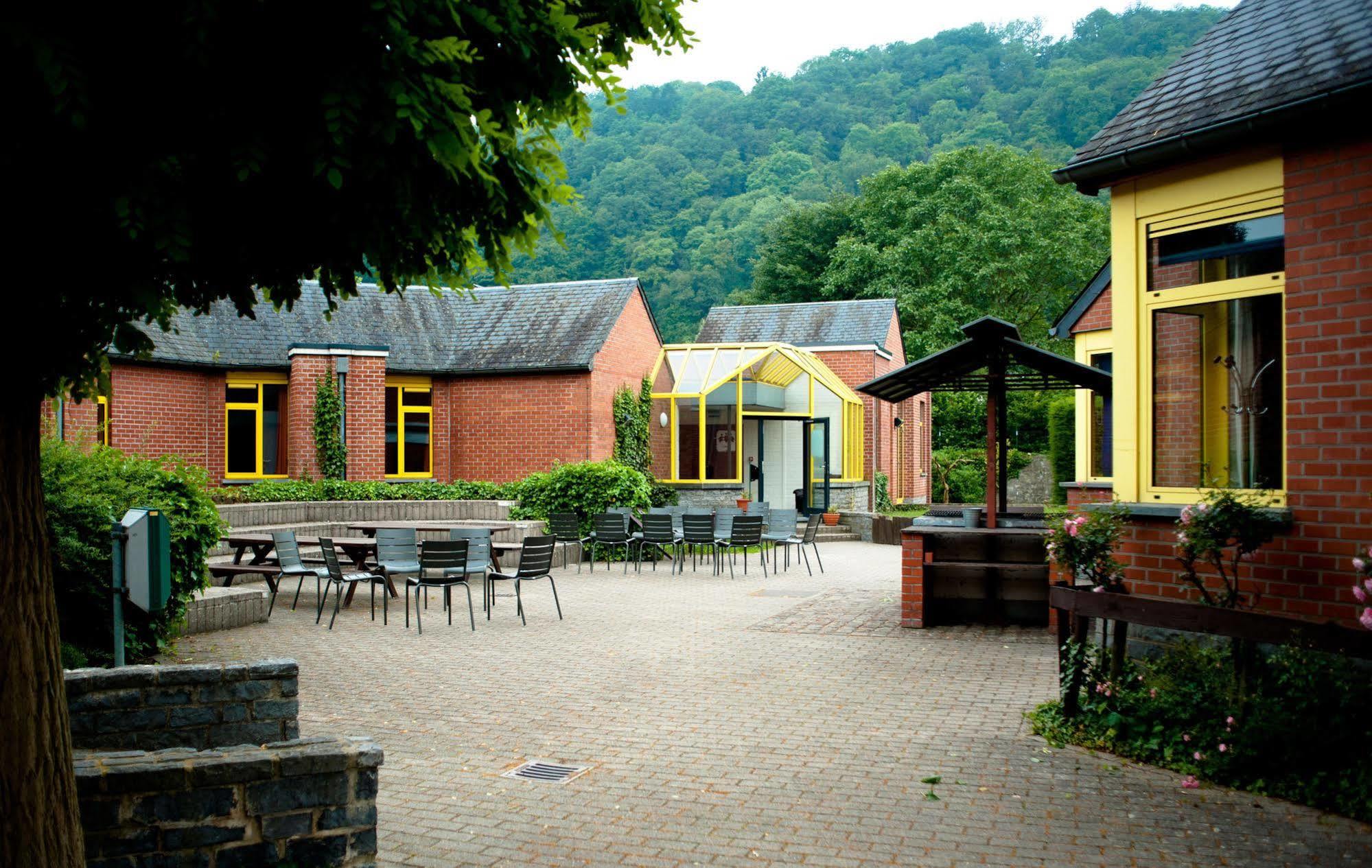 Auberge De Jeunesse De นามูร์ ภายนอก รูปภาพ